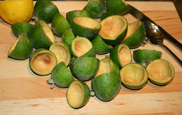 Feijoa peel