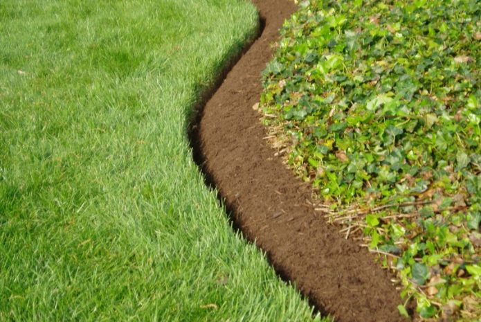 Garden curb and border tape